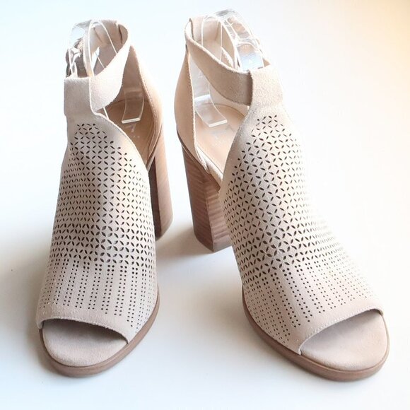 Marc Fisher Beige Laser-cut Suede Leather Peep Toe Block Heel Ankle Strap Sandal - Picture 5 of 16